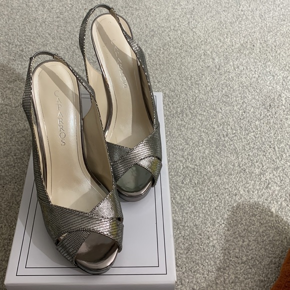 Like new! Caparros peep toe platform high heels 9B - Picture 2 of 10